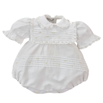 Pagliaccetto neonata in cotone con pizzo e ricamo