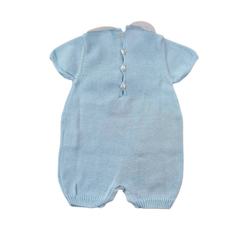 Pagliaccetto neonato in filo con cuore ricamato