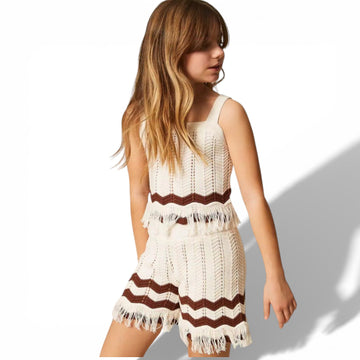 Top e Shots Girl in maglia con zig zag