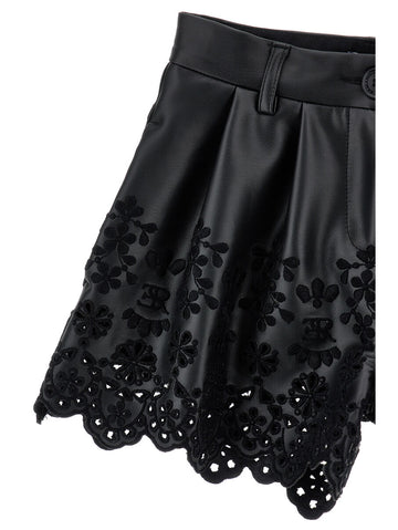 Shorts in ecopelle con ricamo floreale traforato