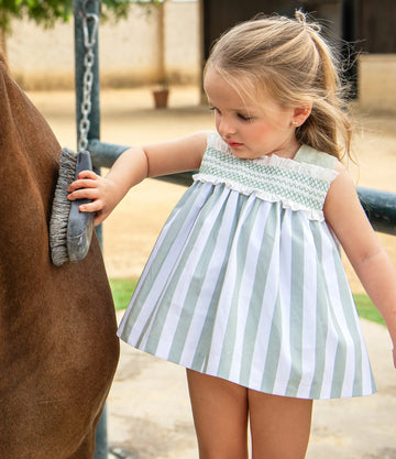 Vestito con mutandina ricamo punto smock